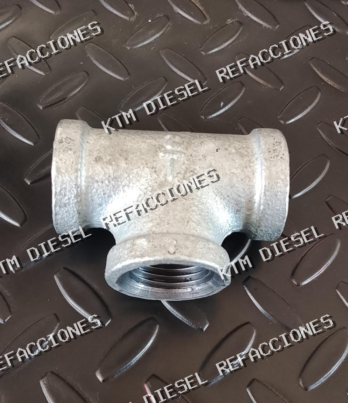 CONEXION EN TEE PVC GALVANIZADA DE 1/2