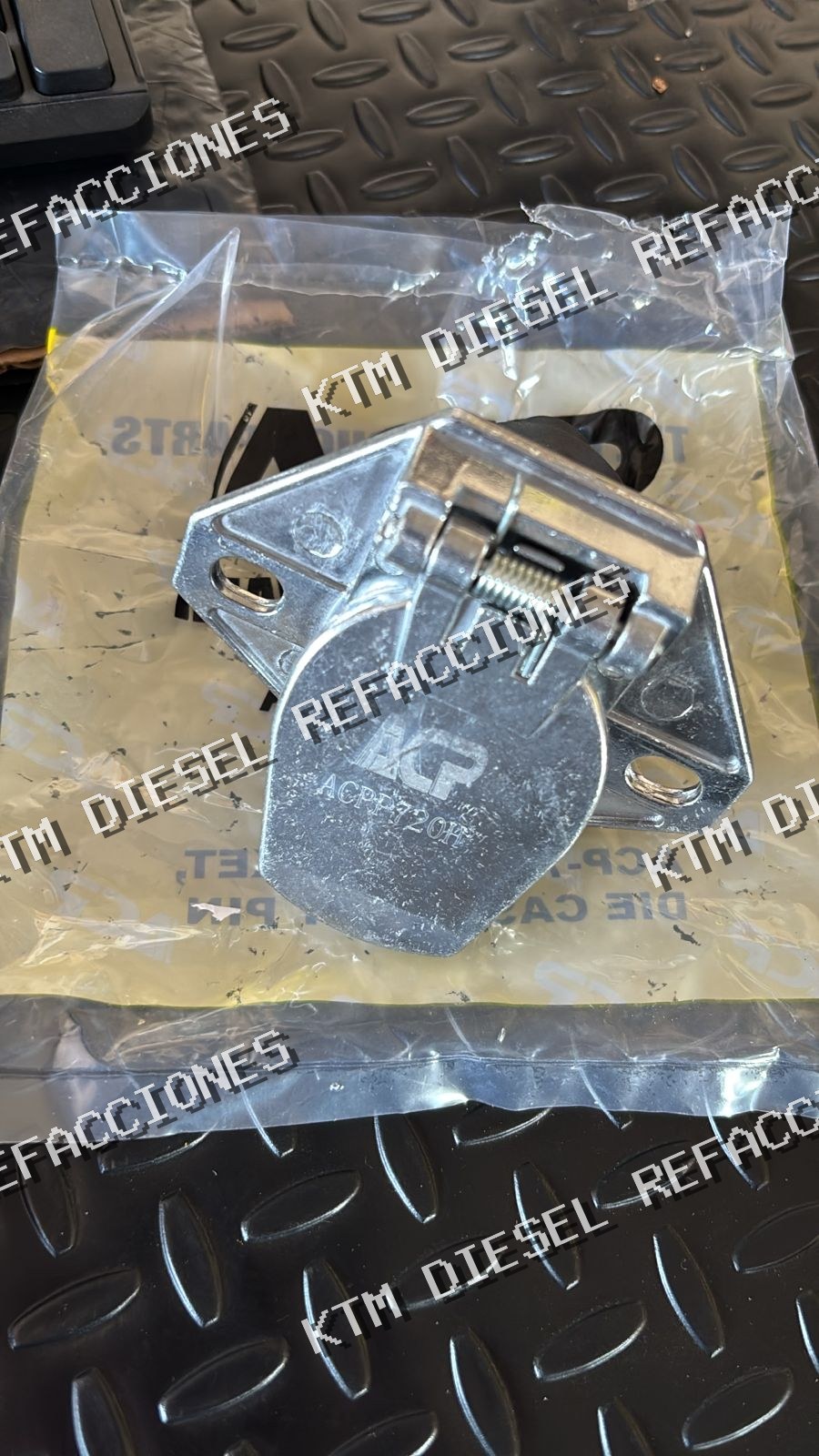 CONECTOR HEMBRA 7 POLOS ACP